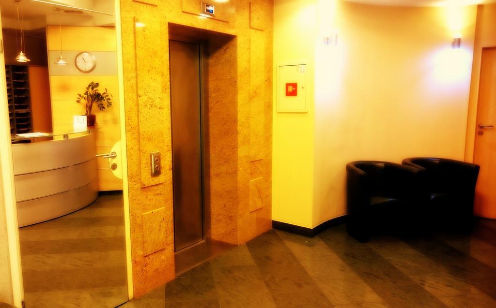 Wdj Hostel Warsawa Bagian luar foto